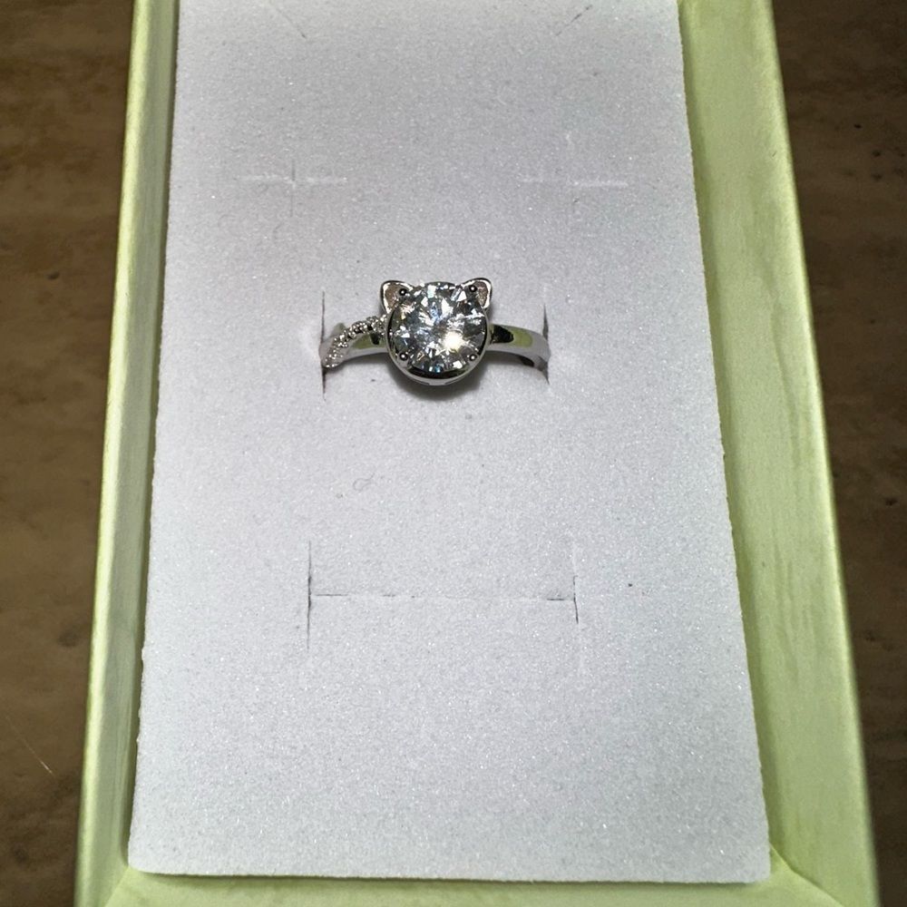 Sterling silver Moissanite Cat Ring with Crystal Accent - Picture 4 of 9